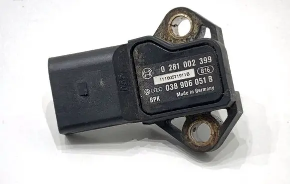Volkswagen Jetta VI Air pressure sensor 038906051B