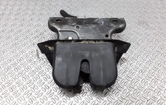 Audi A4 S4 B5 8D Tailgate/trunk/boot lock/catch/latch 8D9827520A