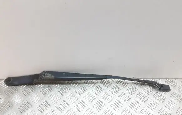 Opel Astra J Front wiper blade arm 13289890