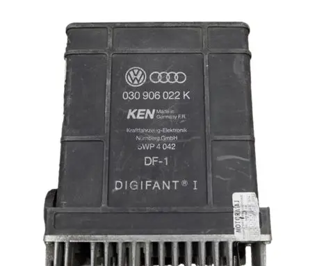 Volkswagen PASSAT B6 Engine control unit/module 030906022K