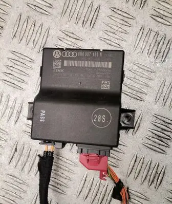 Audi A4 S4 B8 8K Gateway control module 8R0907468N