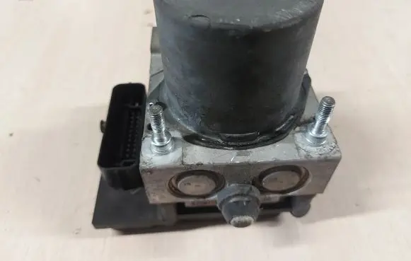Audi A4 S4 B7 8E 8H ABS Pump 8E0910517H