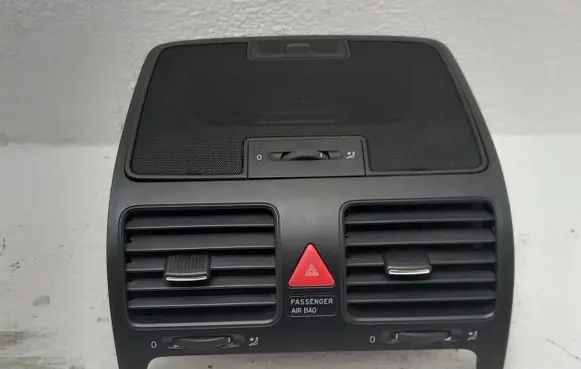 Volkswagen Jetta V Front bumper lower grill