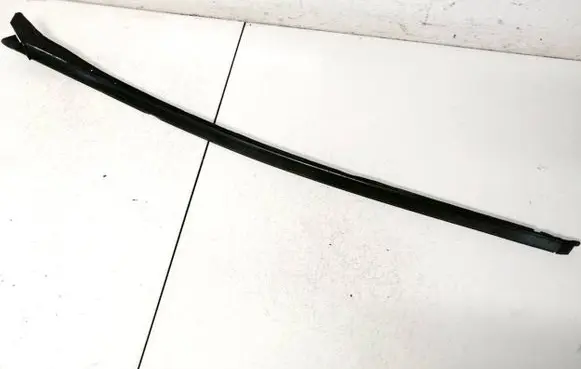 Mercedes-Benz GL X166 Front door glass trim molding a1666901180