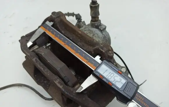 Front brake caliper