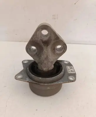 Opel Insignia A Engine mount bracket 13322173