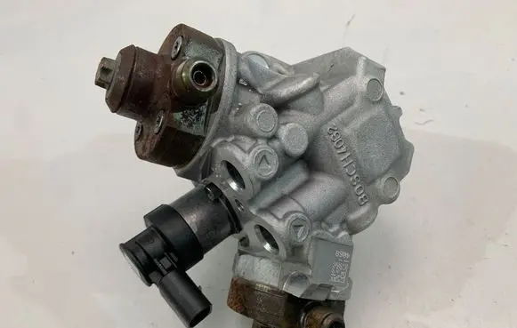 Audi A8 S8 D5 Fuel injection high pressure pump 059130755CS