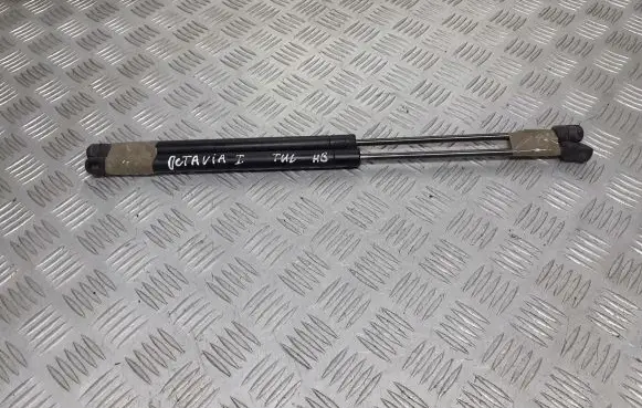 Skoda Octavia Mk1 (1U) Shock absorber/damper mounting bracket 