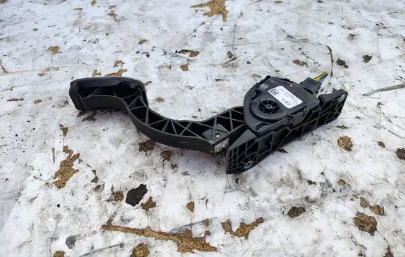 Volvo V40 Accelerator throttle pedal 31280597
