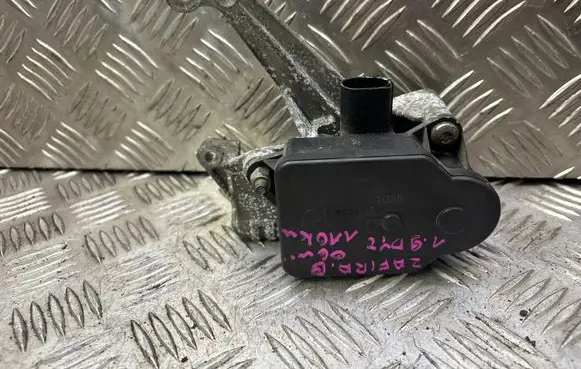Opel Zafira B Intake manifold valve actuator/motor 55205127