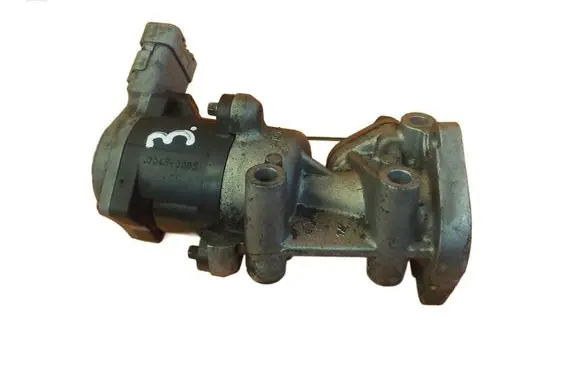 Land Rover Discovery 3 - LR3 EGR thermostat BJPMB