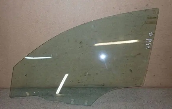 Mazda 3 I Sliding door window/glass 