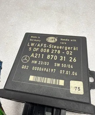 Mercedes-Benz E W211 Light module LCM A2118703126 5DF00827802 0000696197