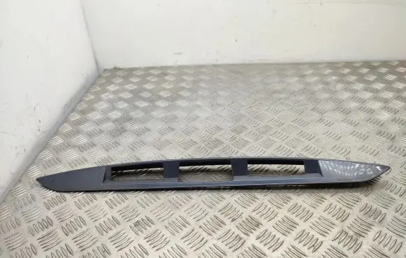 Mitsubishi Grandis Trunk door license plate light bar 