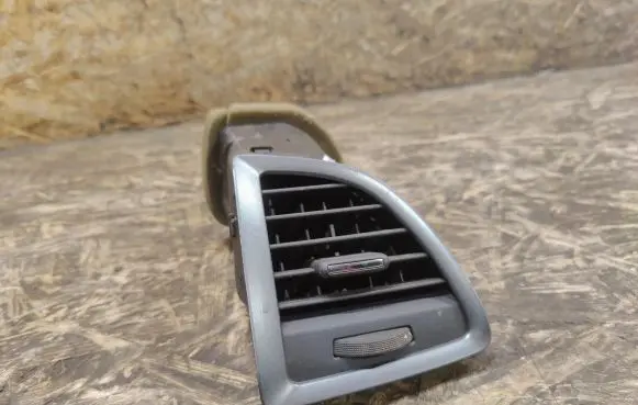 Opel Astra J Dashboard side air vent grill/cover trim 13440001