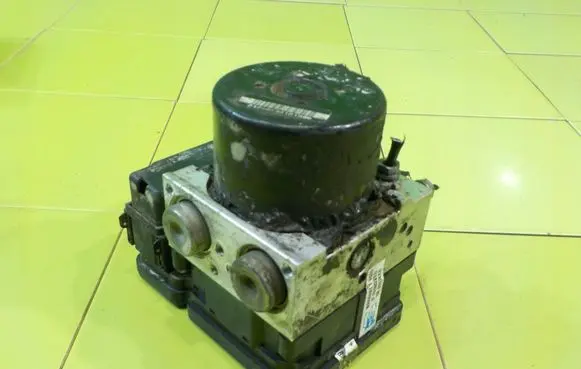 Volkswagen Golf VI ABS Pump 1K0907379AD