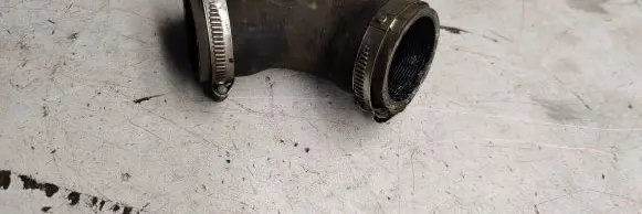 Volkswagen Jetta VI Intercooler hose/pipe