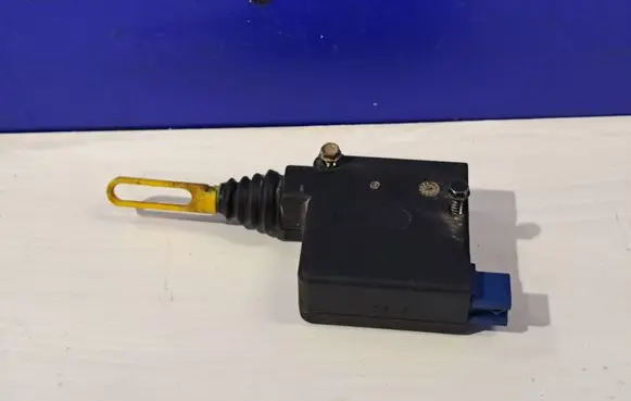 Saab 95 - 96 Central locking motor 40705370