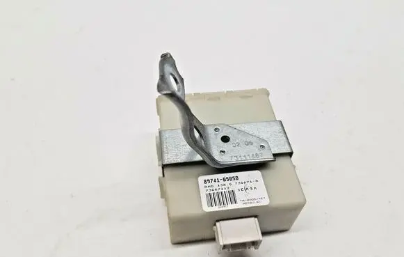 Toyota Avensis T250 Door control unit/module 8974105050