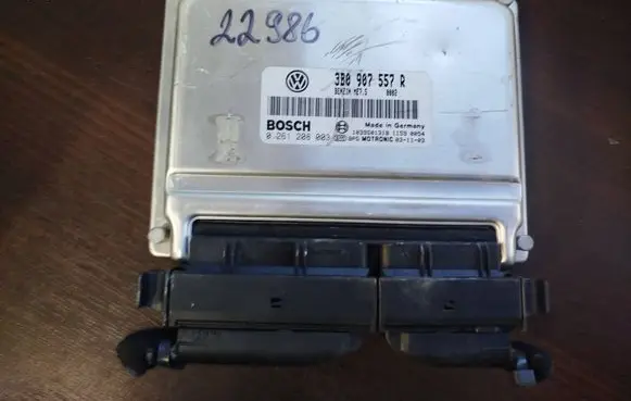 Volkswagen Passat Alltrack Engine control unit/module 3b0907557r 0261208003