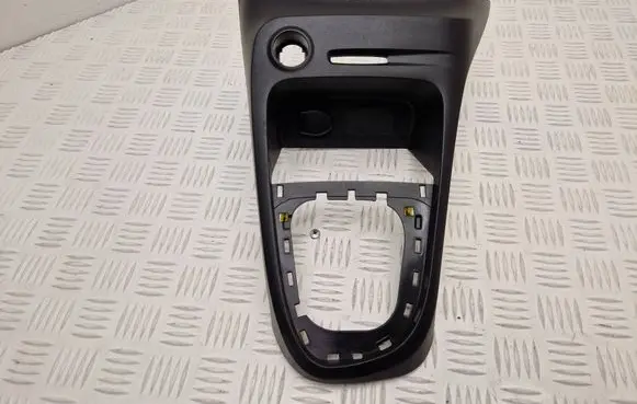 Renault Captur Gear shifter surround trim plastic 969129343R 00137040