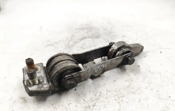 Volvo S80 Engine mount bracket
