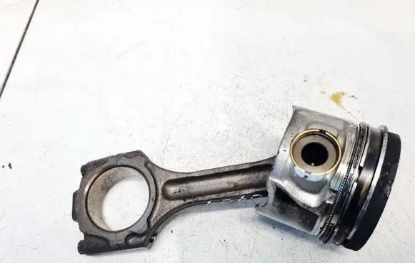 Hyundai Santa Fe Piston with connecting rod 
