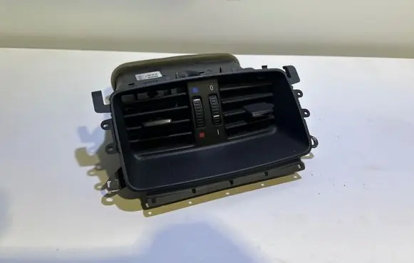 Rear air vent grill