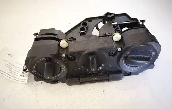 Volkswagen Golf V Climate control unit 74730960