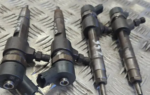 Opel Astra H Fuel injector 0445110