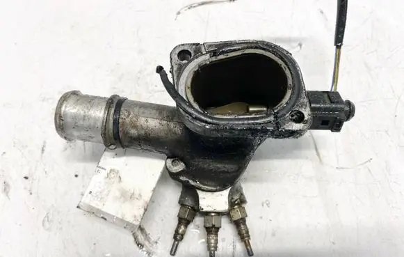 Audi A4 S4 B5 8D Engine coolant pipe/hose 038121145 038121133A