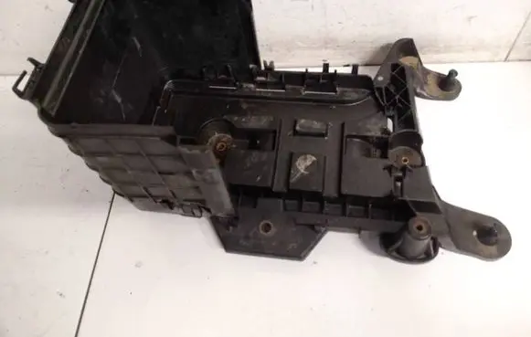 Volkswagen Touran I Battery box tray 1k0915336