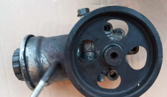 Toyota Corolla Verso E121 Power steering pump