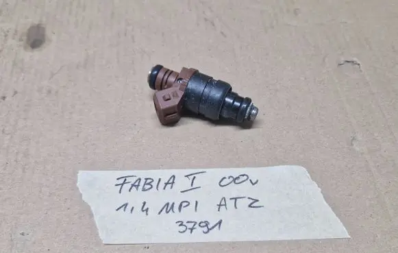 Skoda Fabia Mk1 (6Y) Fuel injector 047906031