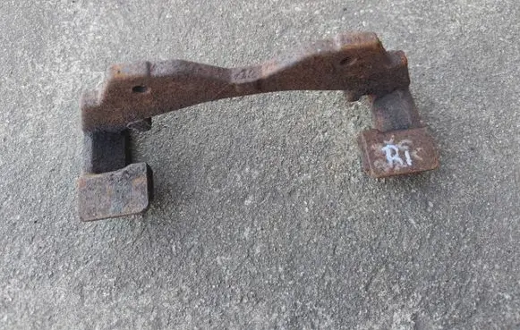 Jeep Grand Cherokee (WJ) Front Brake Caliper Pad/Carrier 