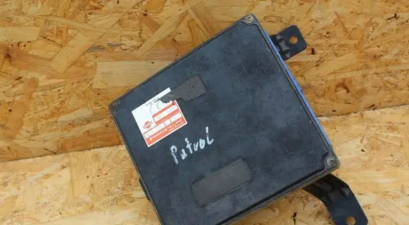 Nissan Pathfinder R51 Engine control unit/module 88G75