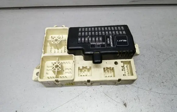 Jaguar S-Type Fuse module 1R8T14A067AA 1R3T14A067AB