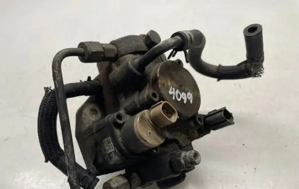 Toyota Avensis T250 Fuel injection high pressure pump 221000R010