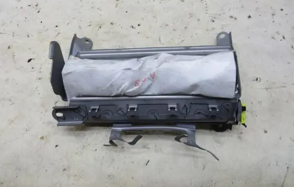 Toyota RAV 4 (XA30) Knee airbag 300867810M37