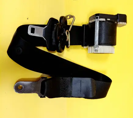 Ford Mondeo Mk III Front seatbelt 1S71F6129