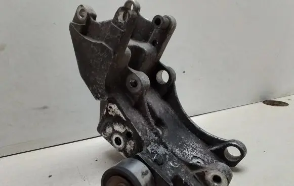 Citroen C5 Power steering pump mounting bracket 96348178