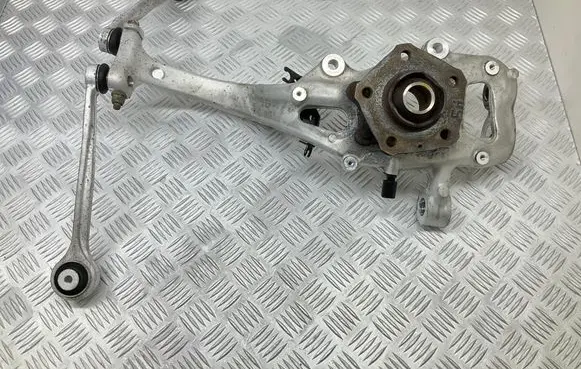 Audi A4 S4 B9 Front wheel hub 8W0407241F 8W0407559