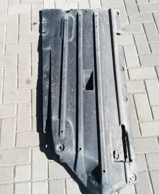 Center/middle under tray cover