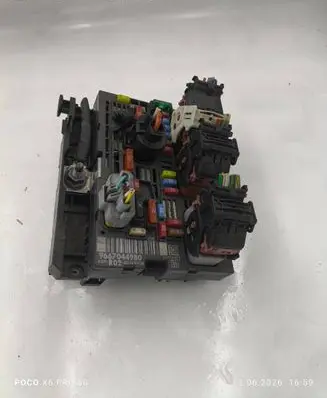 Citroen C5 Fuse module 9667044980