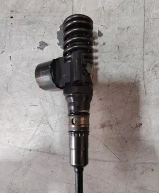 Volkswagen Golf V Fuel injector 03G130073G