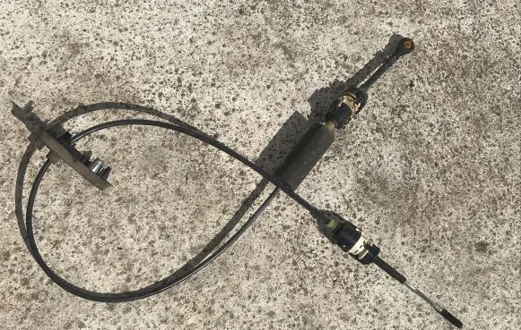 Opel Zafira C Gear shift cable linkage 13366752