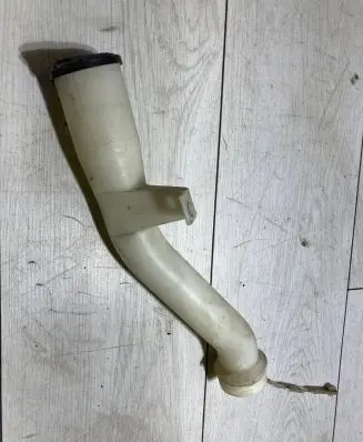 Toyota Hilux (AN10, AN20, AN30) Window washer liquid tank fill tube 