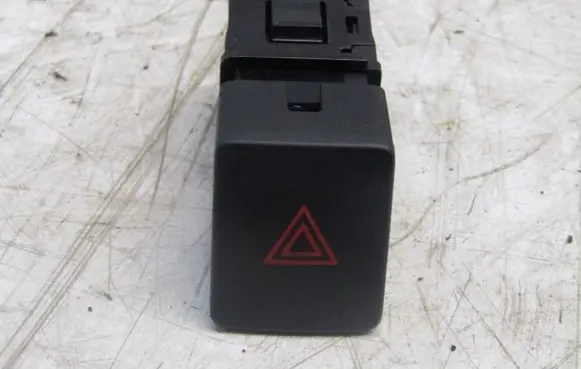 Nissan Qashqai Hazard light switch KRIS235789