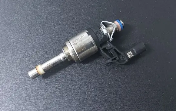 Skoda Fabia Mk3 (NJ) Fuel injector 04E906036AL
