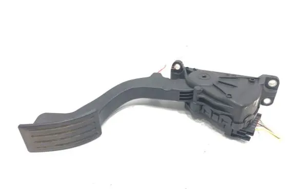 Ford Focus Accelerator throttle pedal 4M51-9F836-AK